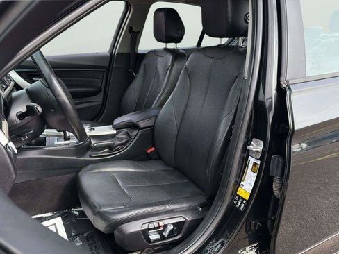 Used 2017 BMW 320i xDrive Sedan image 12