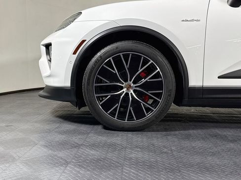 Certified 2025 Porsche Macan 4S Electric AWD/4WD image 27