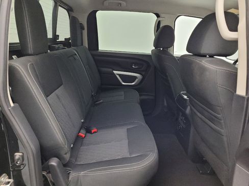 Used 2018 Nissan Titan SV w/ SV Convenience Package image 19