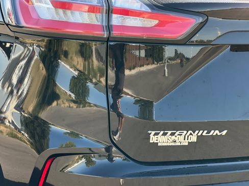 Used 2024 Ford Edge Titanium image 23
