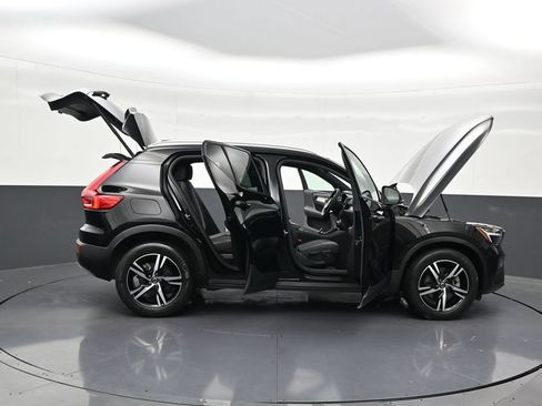 Used 2023 Volvo XC40 B4 Core FWD image 35