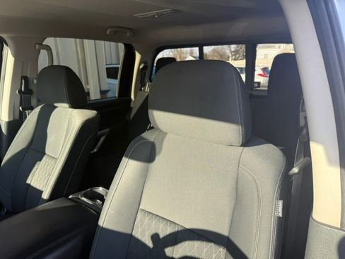 Used 2018 Nissan Titan SV w/ SV Convenience Package image 14
