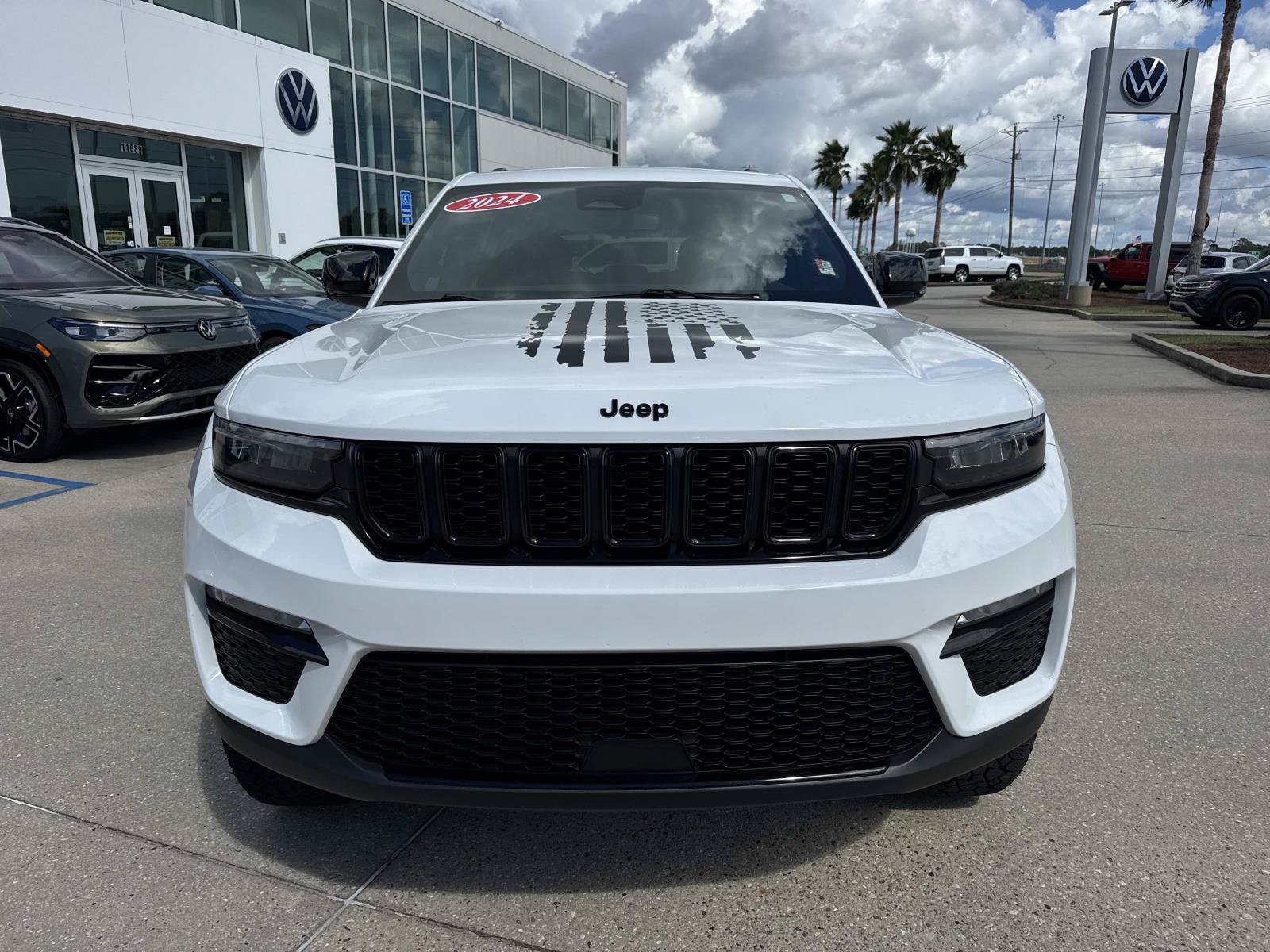 Used 2024 Jeep Grand Cherokee Limited w/ Black Appearance Package AWD/4WD image 2