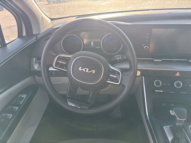 Used 2024 Kia Carnival LX FWD image 17