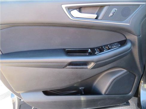 Used 2018 Ford Edge SEL image 29