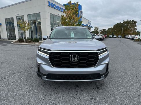 New 2025 Honda Pilot Touring image 9