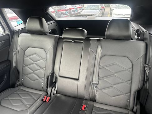 Used 2024 Volkswagen Atlas Cross Sport SE FWD image 20