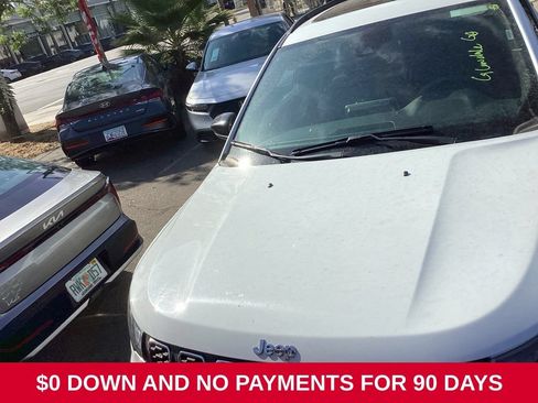 Used 2025 Jeep Compass Latitude w/ Sun & Sound Group AWD/4WD image 2