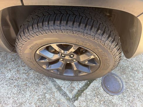 Used 2019 Jeep Cherokee Latitude AWD/4WD image 13