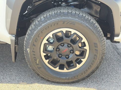 New 2026 Toyota Tacoma TRD Off-Road AWD/4WD image 9