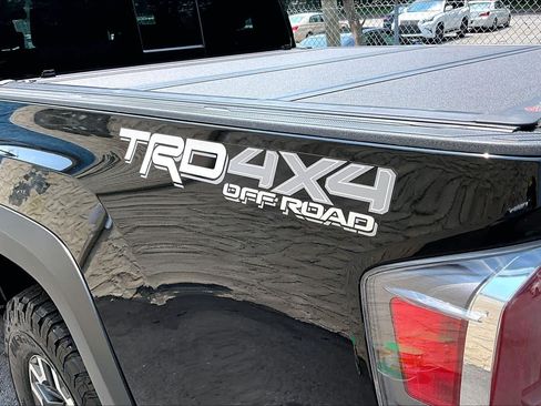 Used 2023 Toyota Tacoma TRD Off-Road w/ Technology Package AWD/4WD image 10
