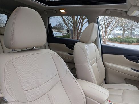 Used 2020 Nissan Rogue SL w/ Premium Package image 19