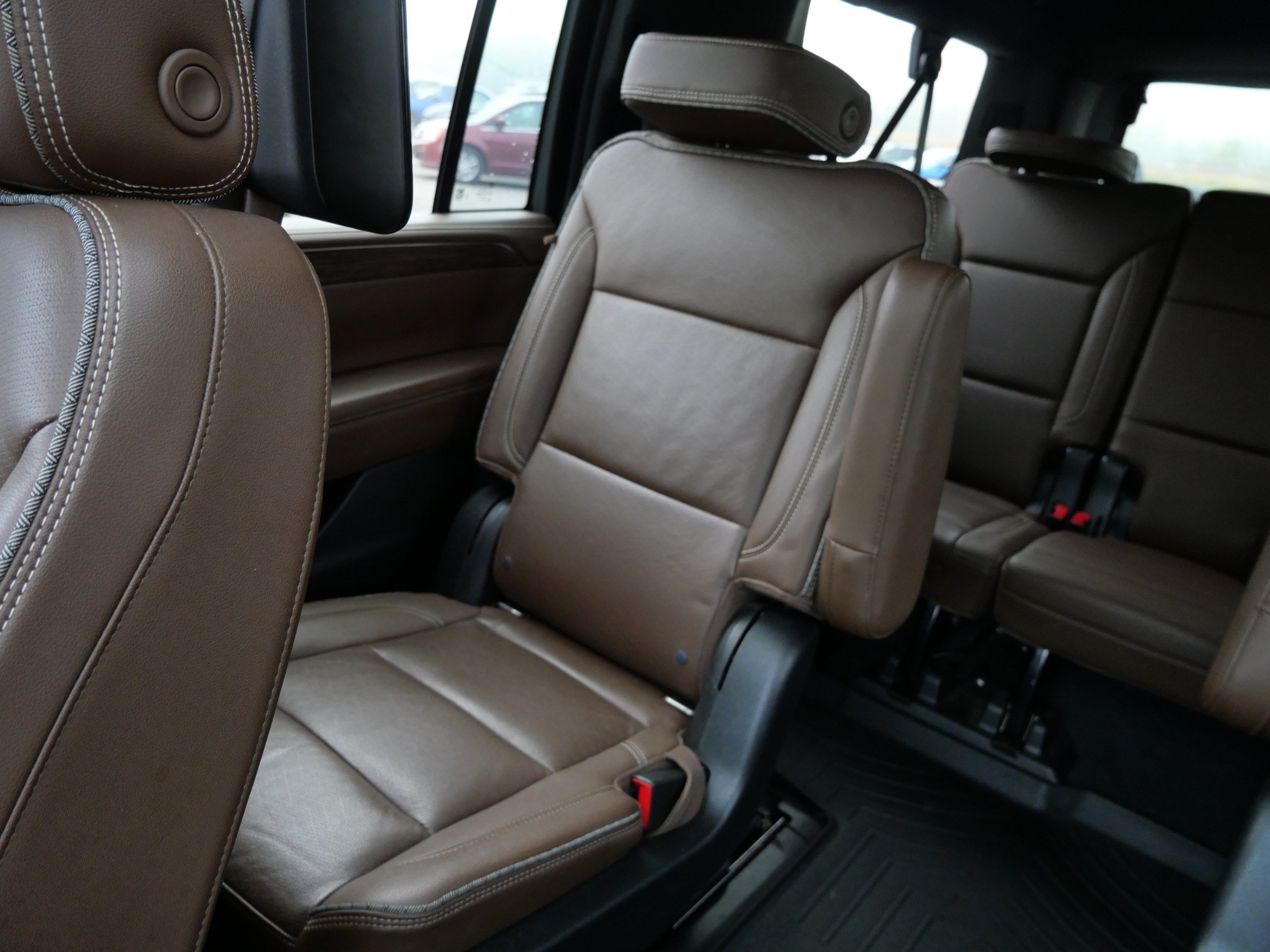 Used 2021 Chevrolet Suburban High Country AWD/4WD image 12