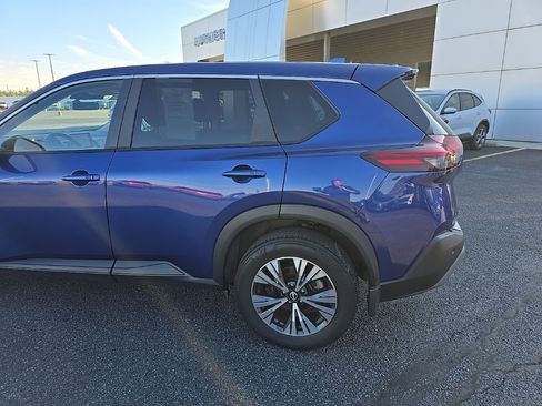 Used 2023 Nissan Rogue SV image 9