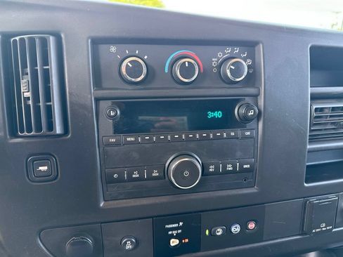 Used 2018 Chevrolet Express 3500 w/ Driver Convenience Package RWD image 30