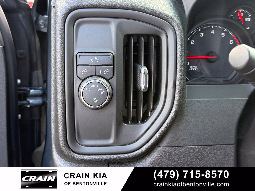 Used 2020 Chevrolet Silverado 1500 Custom w/ Custom Value Package RWD image 12