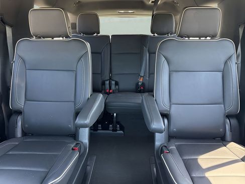Used 2023 Chevrolet Suburban Premier AWD/4WD image 12
