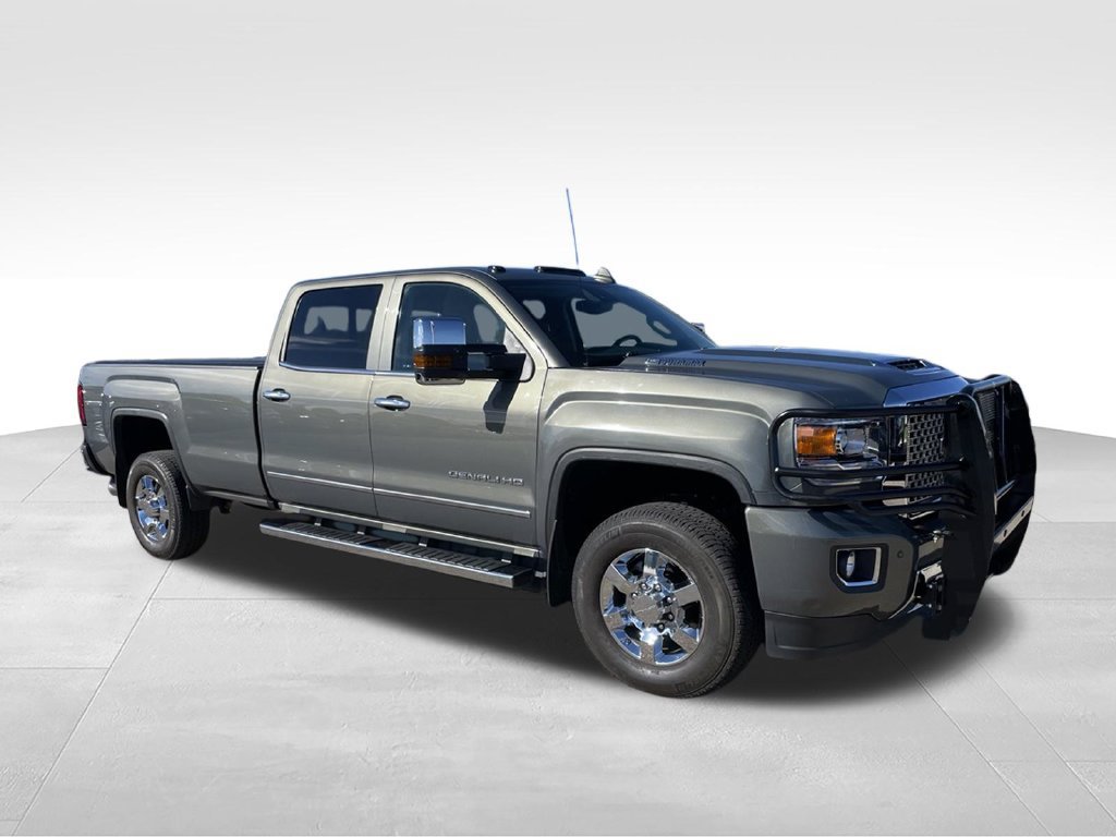 Used 2017 GMC Sierra 3500 Denali w/ Duramax Plus Package AWD/4WD image 2
