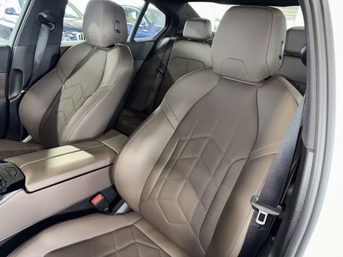 Used 2025 BMW i5 eDrive40i w/ Premium Package RWD image 33