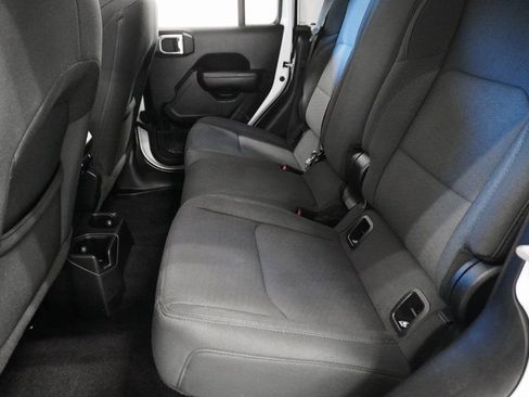 Certified 2022 Jeep Gladiator Willys image 16