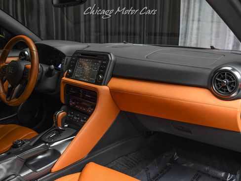 Used 2017 Nissan GT-R Premium w/ Premium Interior Package AWD/4WD image 20