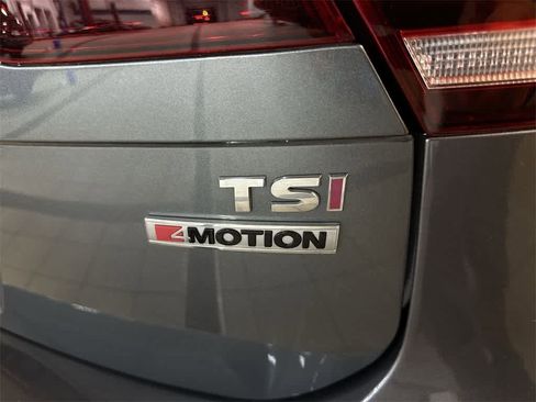 Used 2018 Volkswagen Tiguan SEL image 25