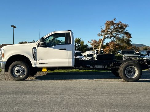 Used 2024 Ford F350 XLT image 2
