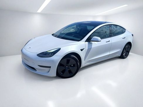 Used 2023 Tesla Model 3 Standard Range RWD image 1