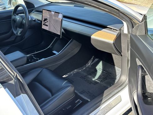 Used 2019 Tesla Model 3 Mid Range image 12