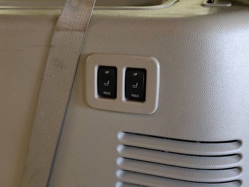 Used 2013 Ford Expedition Limited image 32