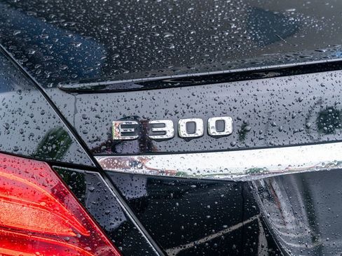 Used 2018 Mercedes-Benz E 300 image 19