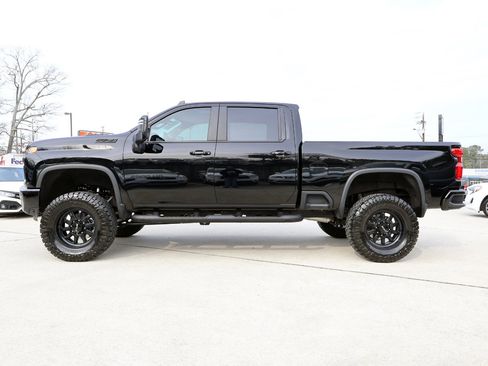 Used 2022 Chevrolet Silverado 2500 LTZ w/ LTZ Plus Package image 3
