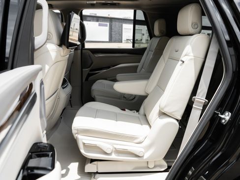 Used 2026 Cadillac Escalade Platinum Sport w/ LPO, Floor Liner Package AWD/4WD image 36