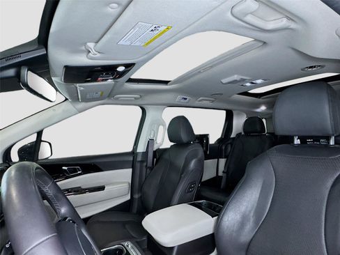 Used 2024 Kia Carnival SX Prestige FWD image 18