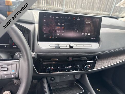 Certified 2025 Nissan Rogue Platinum image 9