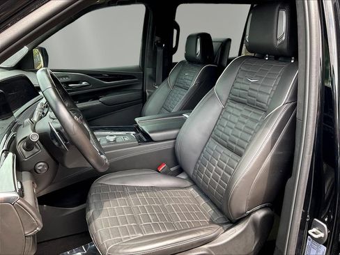 Used 2023 Cadillac Escalade ESV V w/ LPO, ONYX Package AWD/4WD image 17