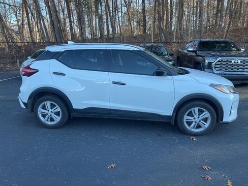 Used 2024 Nissan Kicks S image 4