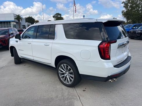 Used 2021 GMC Yukon XL Denali w/ Denali Premium Package image 4
