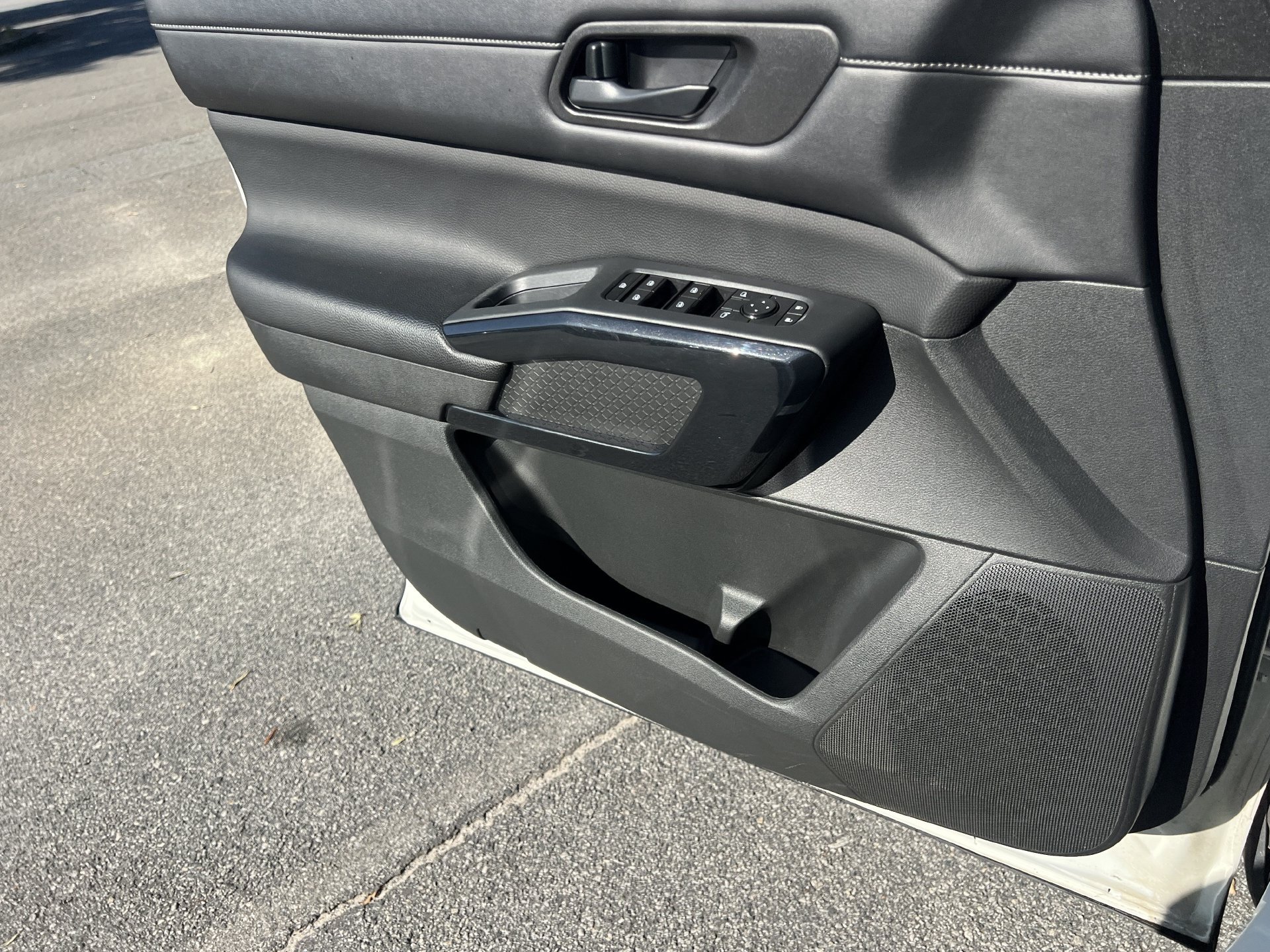 Used 2024 Nissan Pathfinder SV FWD image 14