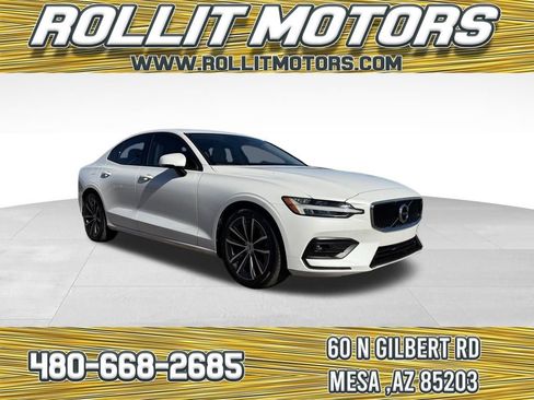 Used 2021 Volvo S60 T5 Momentum w/ Premium Package image 1