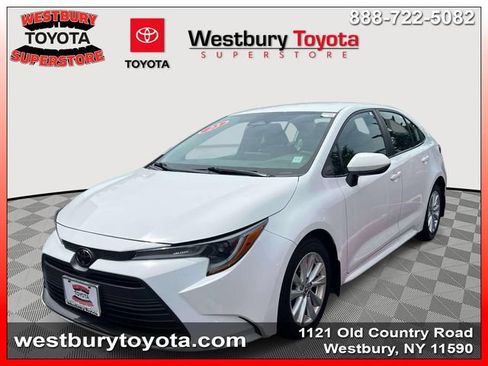 Used 2023 Toyota Corolla LE w/ LE Convenience Package FWD image 3