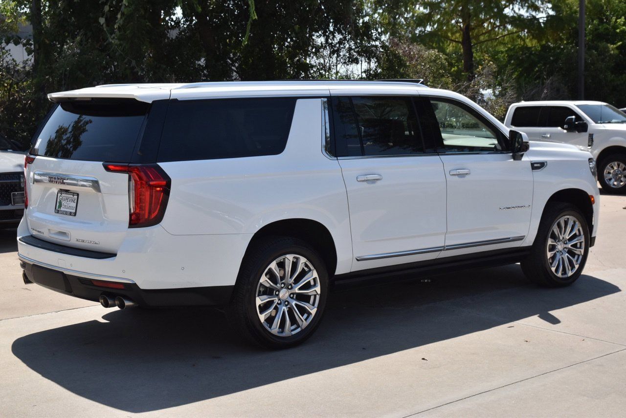 Used 2024 GMC Yukon XL Denali w/ Advanced Technology Package AWD/4WD image 3