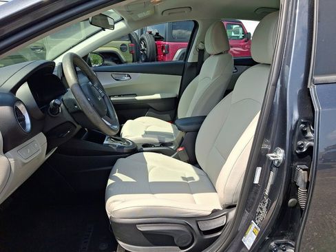 Used 2023 Kia Forte LXS w/ LXS Technology Package FWD image 24