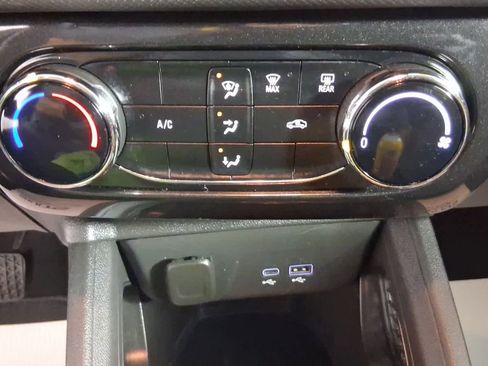 Used 2025 Chevrolet TrailBlazer LT image 40