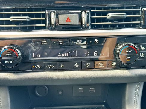 Used 2025 Nissan Pathfinder Platinum w/ Cargo Package AWD/4WD image 17