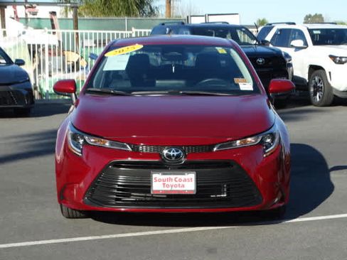 Used 2025 Toyota Corolla LE image 3