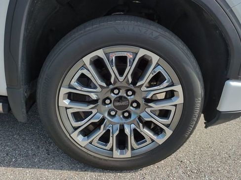 Used 2023 GMC Sierra 1500 Denali Ultimate AWD/4WD image 11