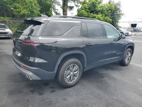 Used 2025 Chevrolet Traverse LT FWD image 6