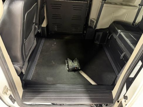 Used 2019 Dodge Grand Caravan SXT FWD image 23