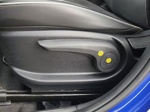 Used 2022 Hyundai Venue Limited image 9